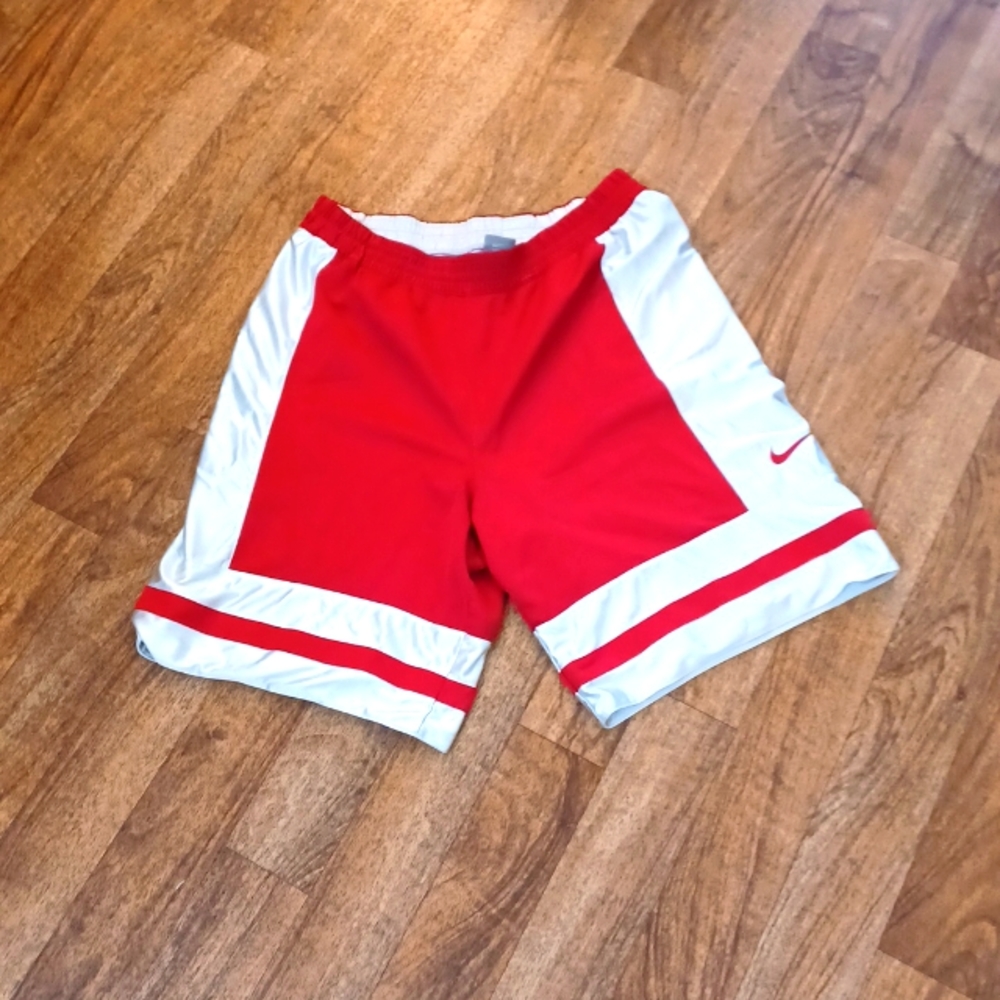 Mens Nike shorts size large